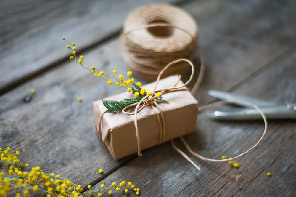 20 Great Ideas For Housewarming Gifts - HomeLane Blog