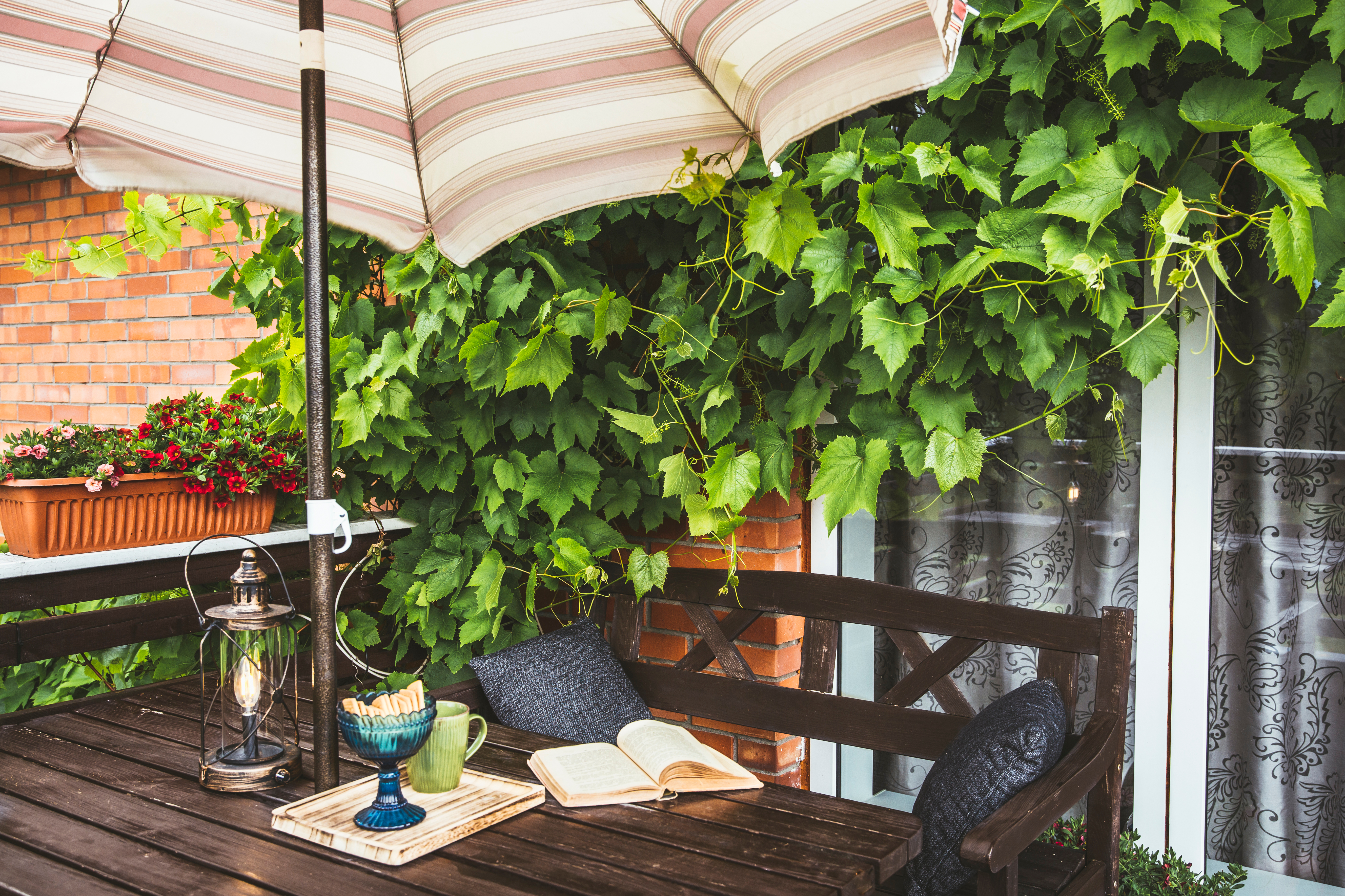 Balcony ideas with umbrellas