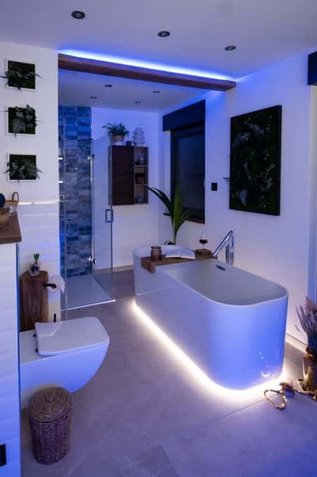Trending Bathroom Lighting Ideas - HomeLane Blog