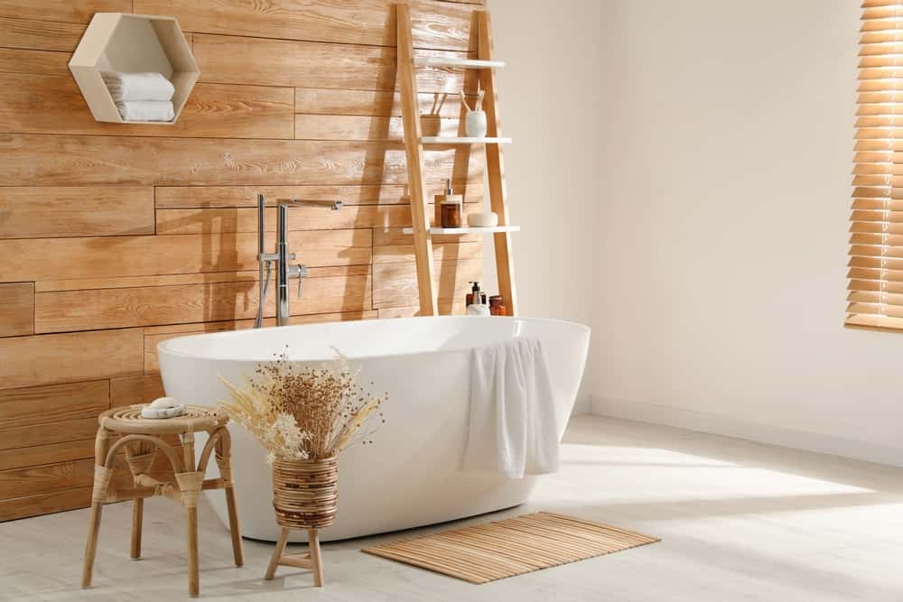 https://www.homelane.com/blog/wp-content/uploads/2022/09/bathroom-design-with-bathtub-1.jpg